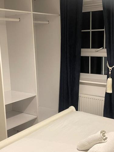 Cusop House | Luxury Home -Private Rooms- 3 mins from Alexandra Hospital, Redditch