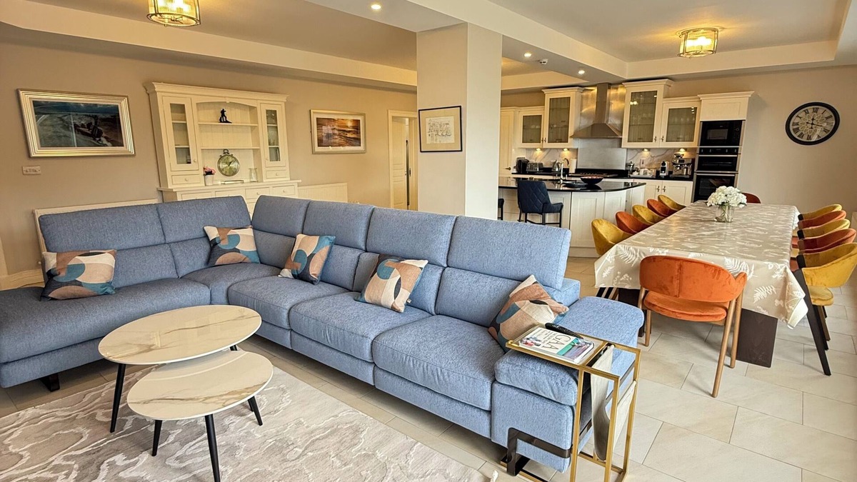 Kilnabrack Upper House | Luxury Home Ring of Kerry- close to Beach and Golf- 5 minute walk to pubs/shops