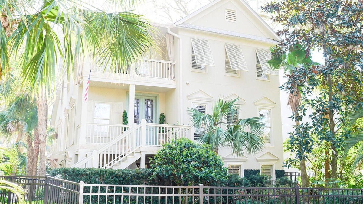 King City House | Luxury home steps from the pier village, sleeps 10