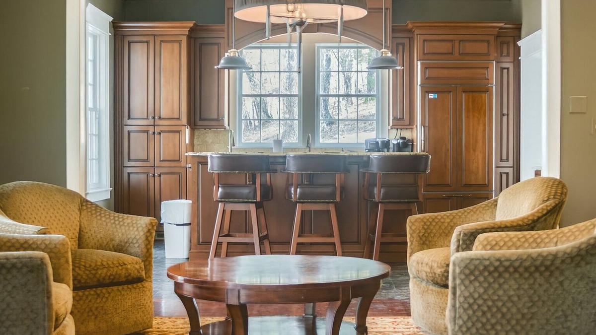 Hot Springs House | Luxury Home w/5 Suites Less than 1 Mile to Homestead, Pool Table + Bar