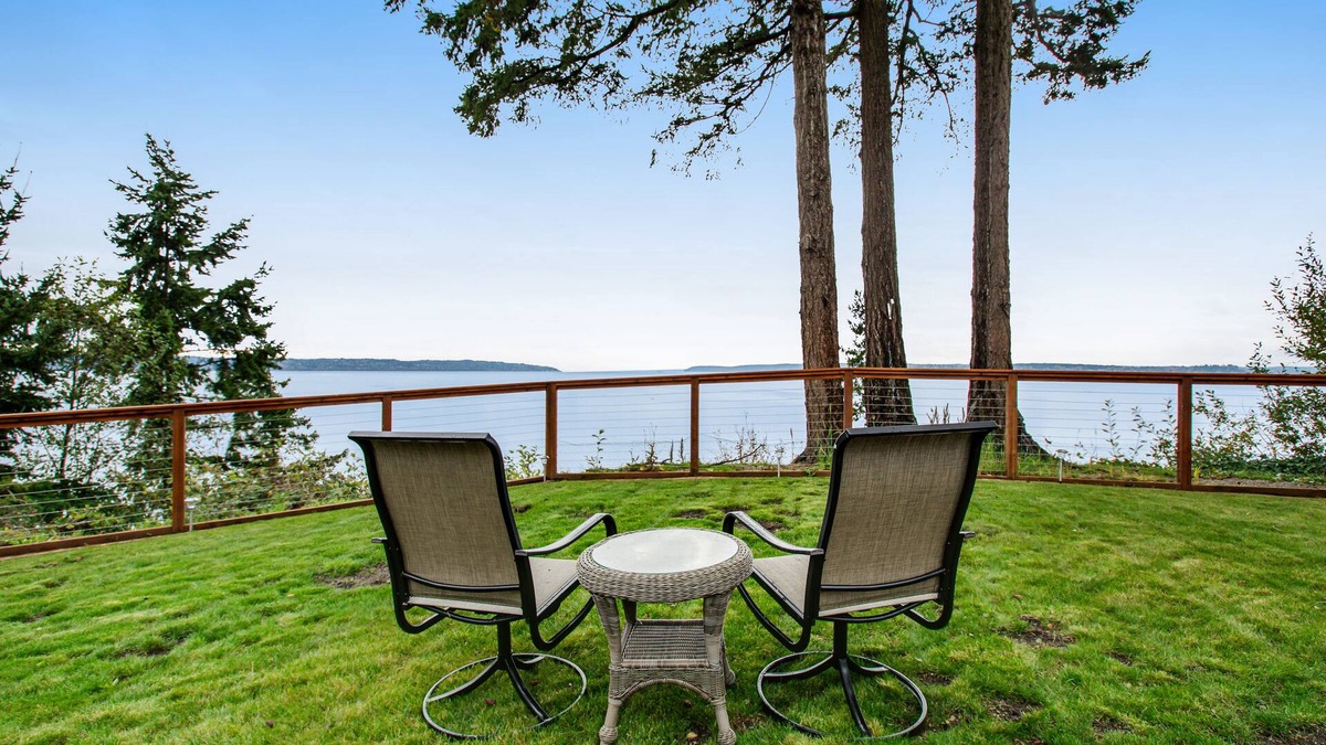Priest Point House | Luxury Home w/Exercise Pool & Hot Tub, Free WiFi, Fire Pit, Deck, & Game Room
