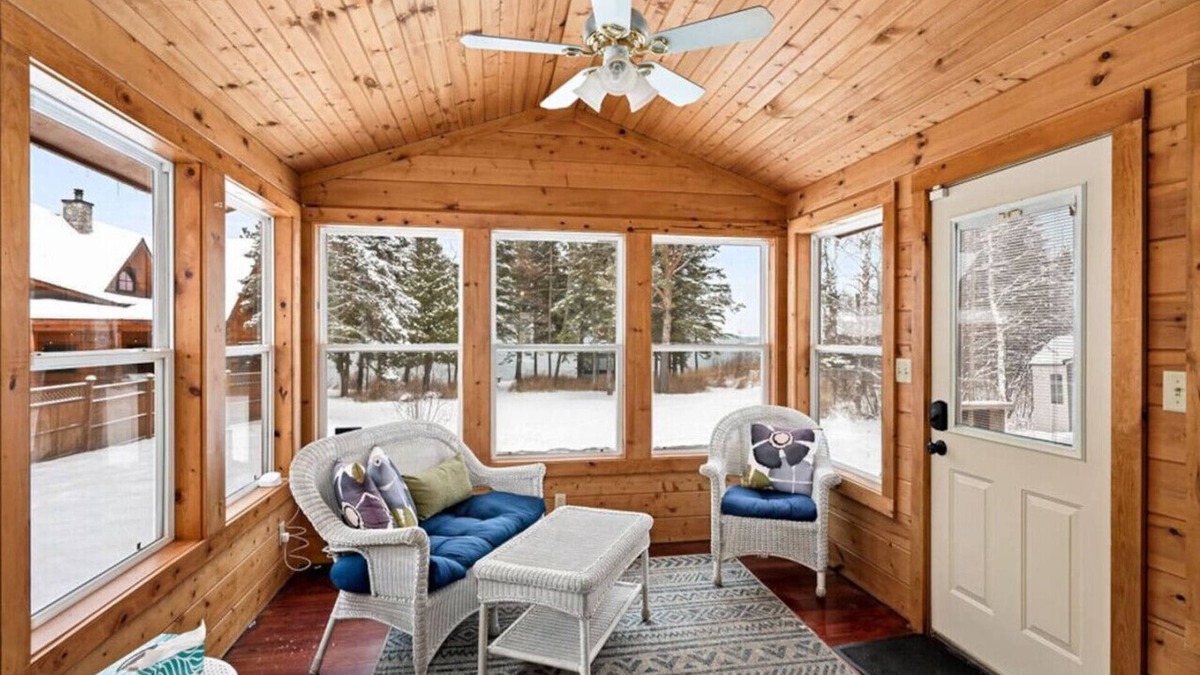 Two Harbors Cabin | Luxury Home with Guest Cabin