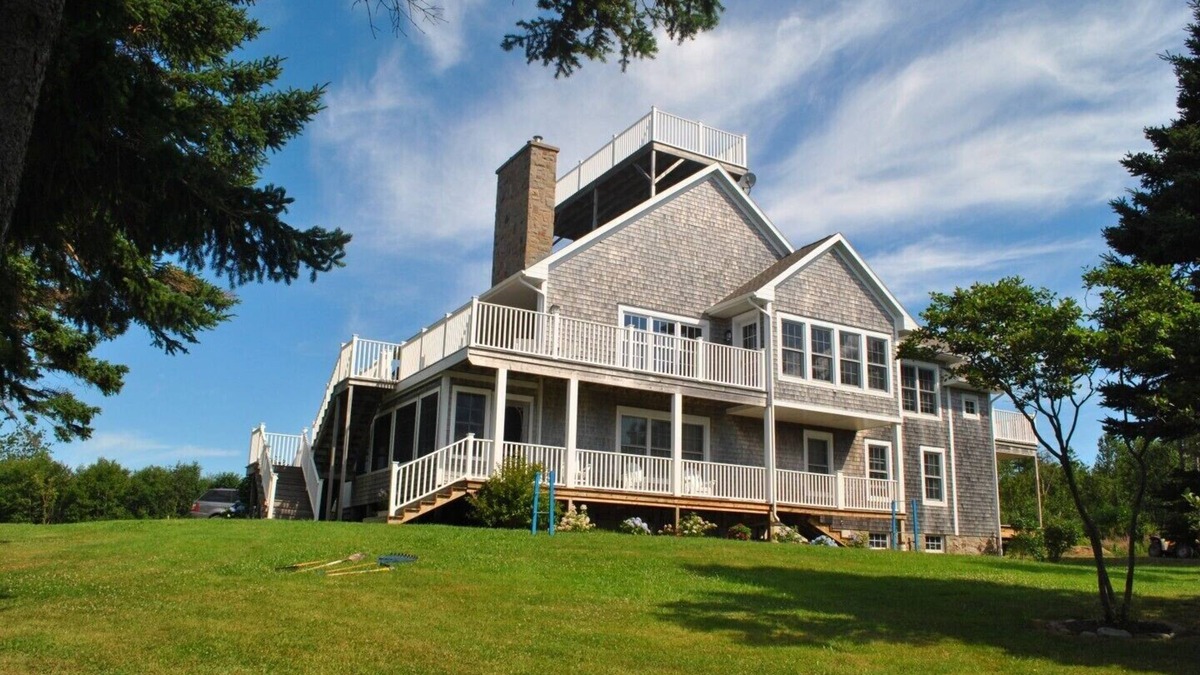 Tracadie House | LUXURY HOME WITH GUEST HOUSE ON ACADIAN ISLAND ESTATE