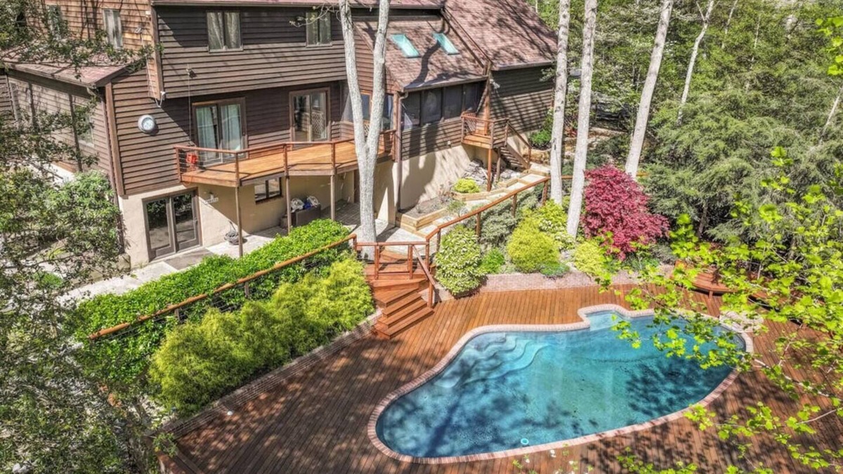 Severna Park House | Luxury Home with Pool for 20