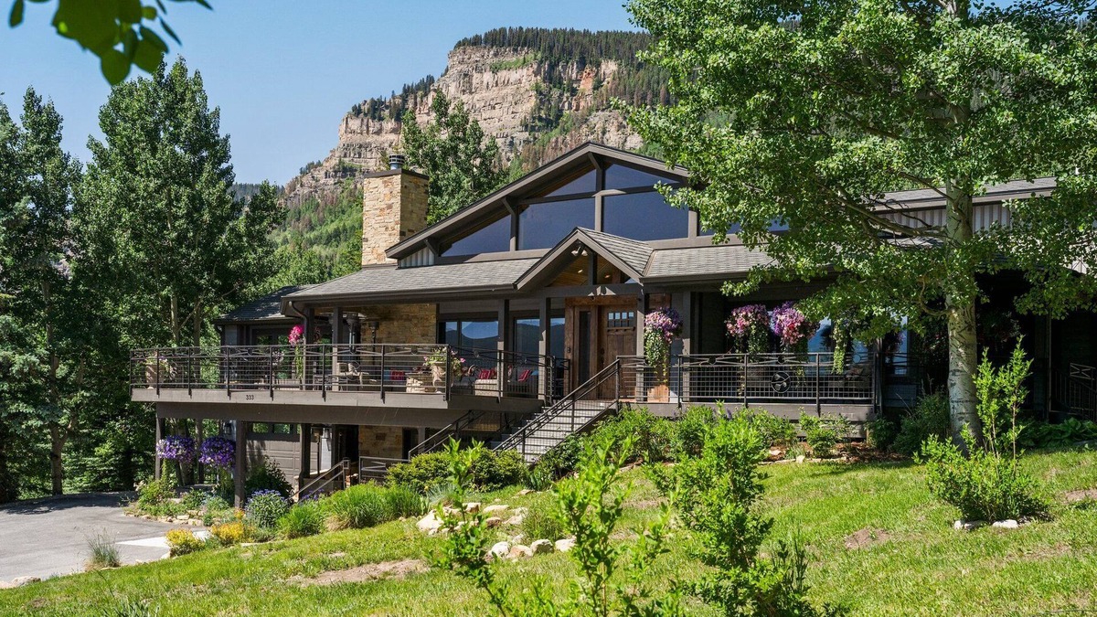 Purgatory House | Luxury Home with Stunning Views, Hot Tub, 5 Min. to Ski, Elevator, Dog Friendly