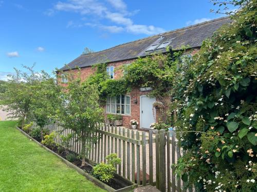 Overton-on-dee House | Luxury homely open-plan Barn with log burner & games room