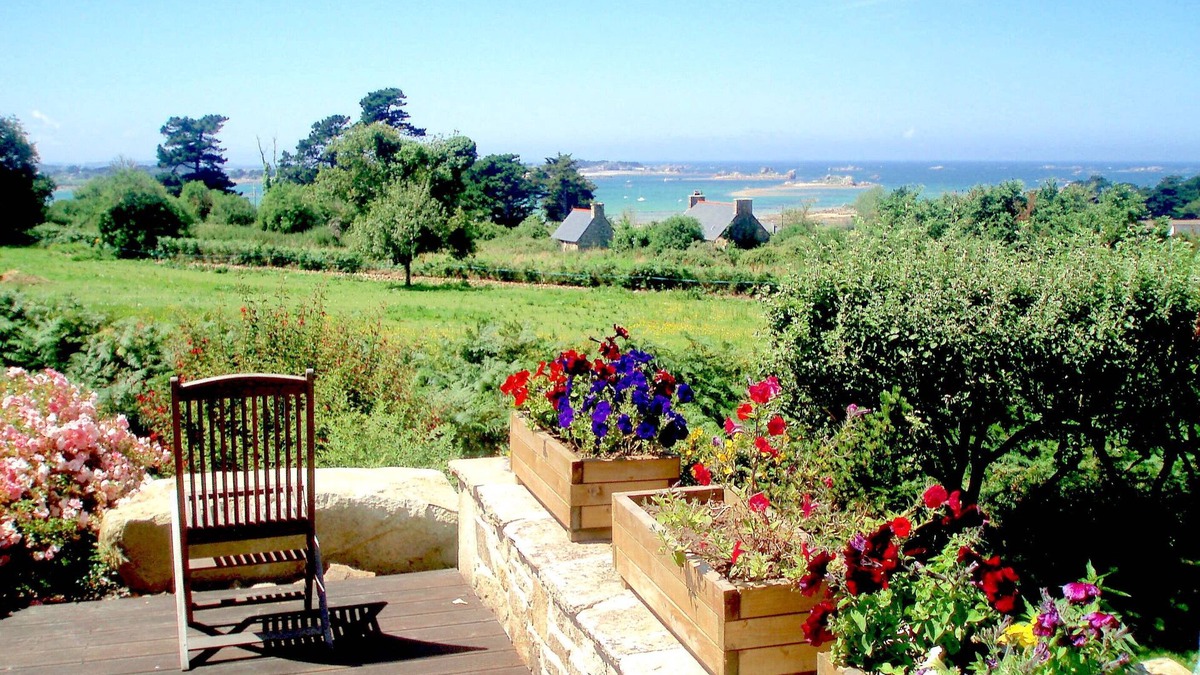 Plougrescant Villa | Luxury homes in Granite with Seaview in a Wooded Park