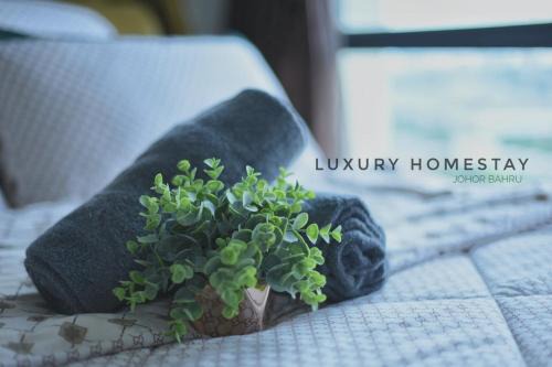Johor Bahru Apartment | Luxury Homestay w/Panoramic City View @ JB