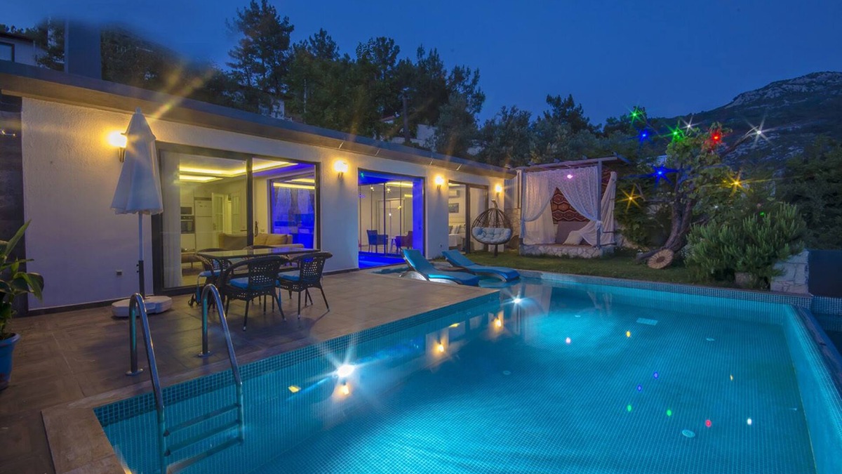 Islamlar House | Luxury Honeymoon Villa, Secluded Infinity Pool & Heated Indoor Pool