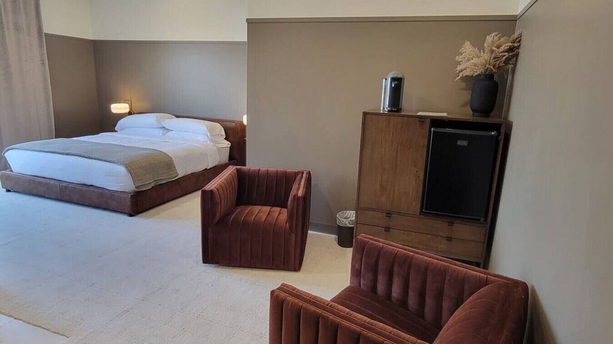 Berlin Apartment | Luxury Hot Tub Suite Downtown Berlin 303 ADA