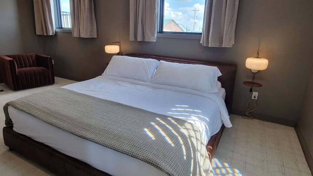 Berlin Apartment | Luxury Hot Tub Suite in Downtown Berlin 304