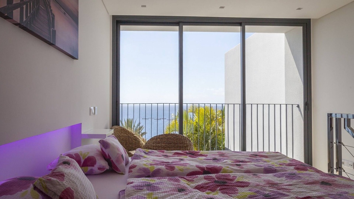 Arco da Calheta House | Luxury-House-Ensuite with Shower-Sea view-Casa Estrelicia
