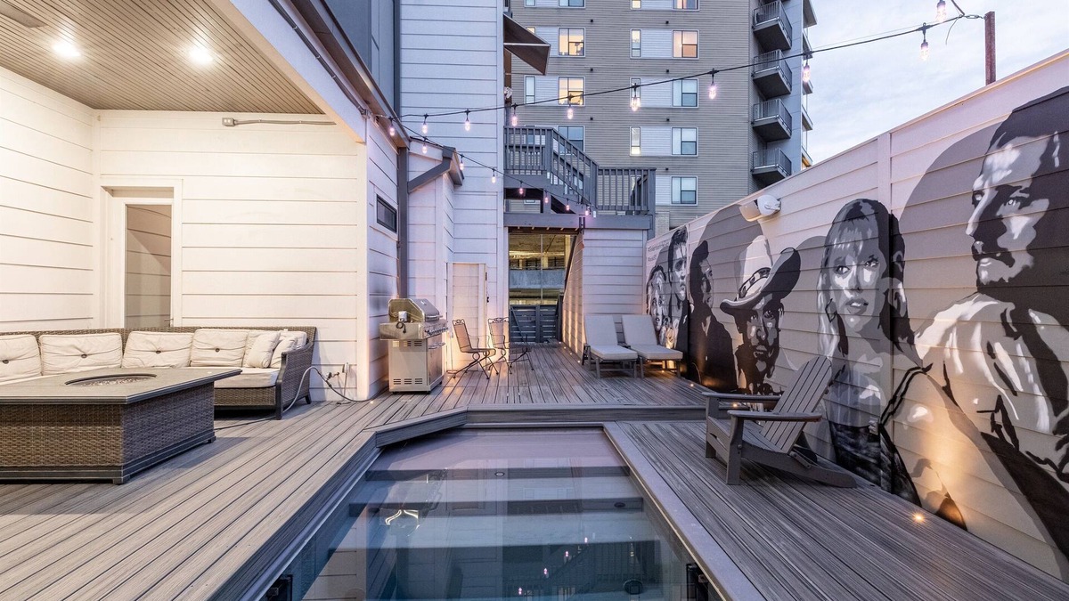 Edgehill House | Luxury House |Heated Pool| Gulch |Walk Anywhere!