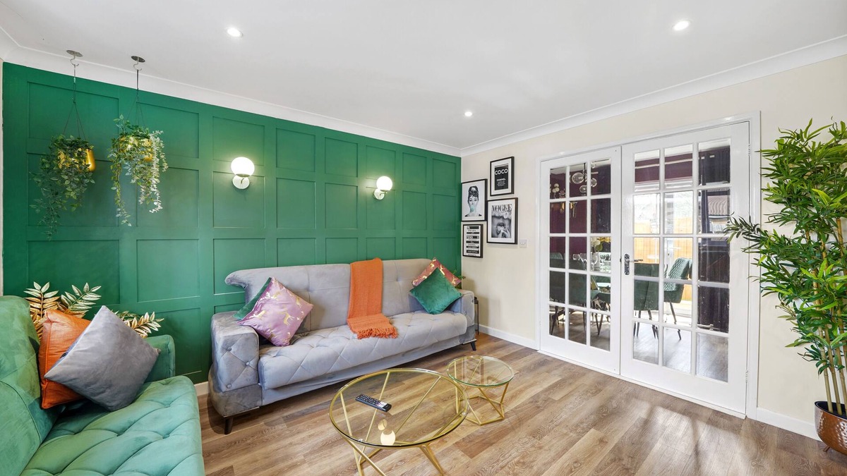 Barrow Gurney House | Luxury House in Bristol with Hot Tub - Sleeps 10