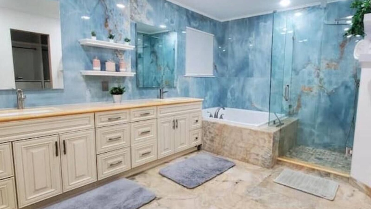 Thornton House | Luxury House near Denver, Rain Shower, Jet tub, Heated floors, Private Stay.