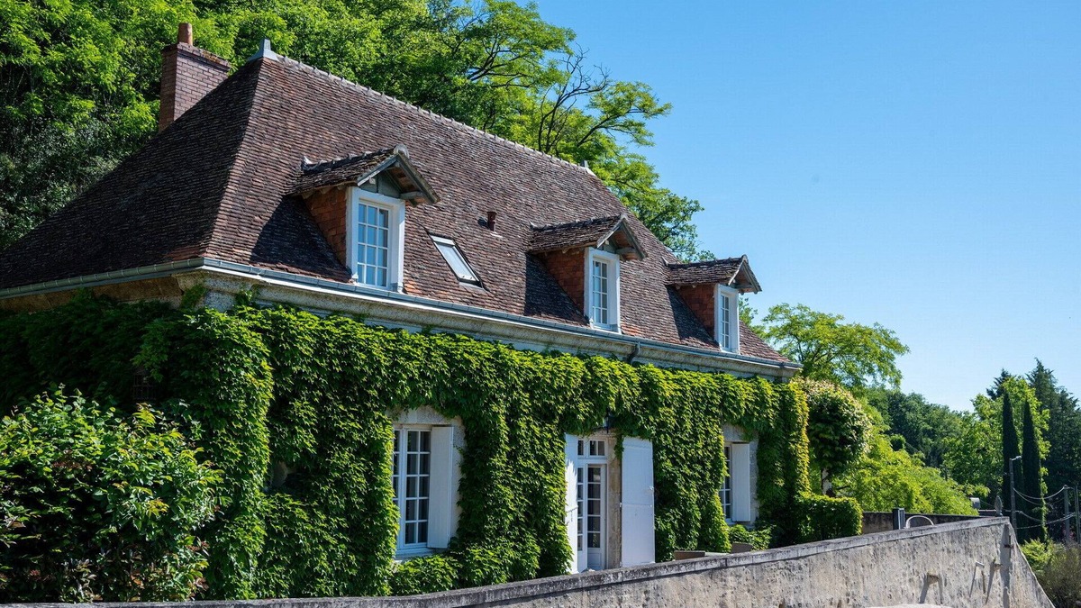 Nazelles-Negron House | Luxury House on the Chateau des Ormeaux's park.