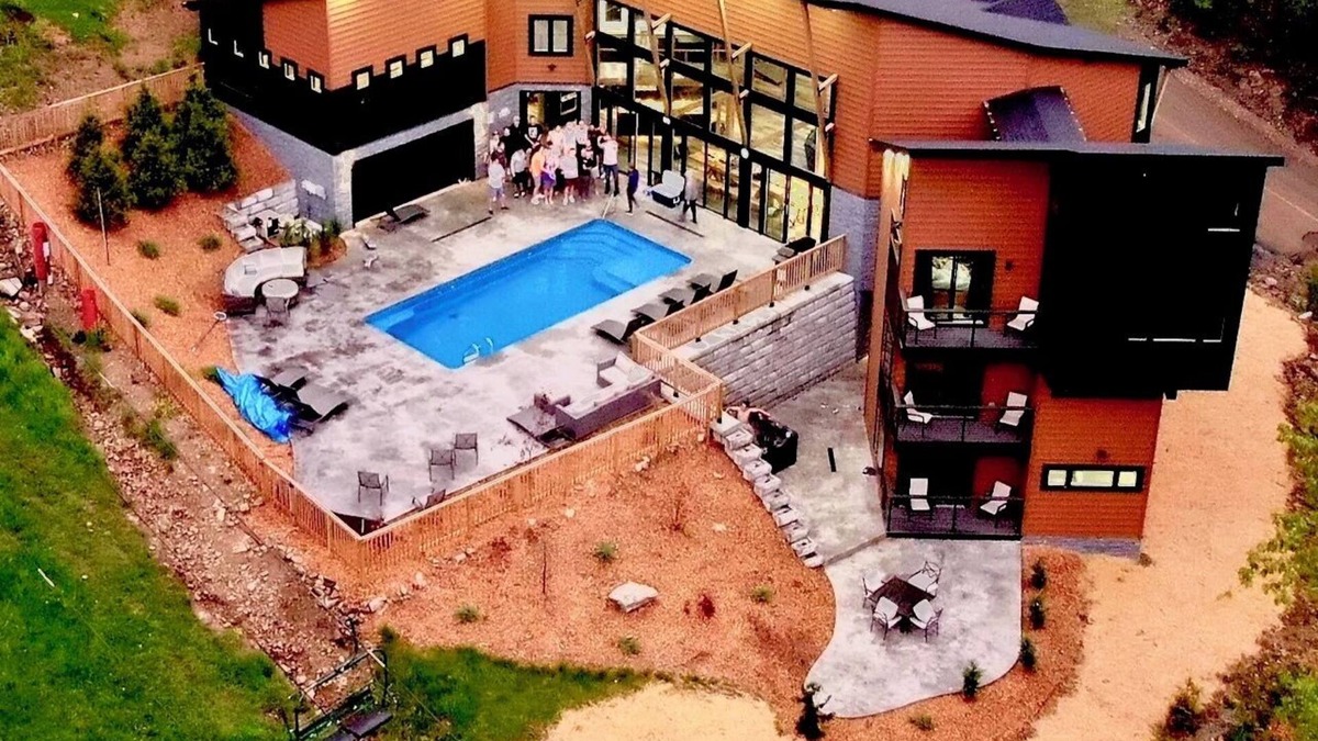 Hidden Valley House | Luxury House private pool & Indoor Basketball court/Movie theater