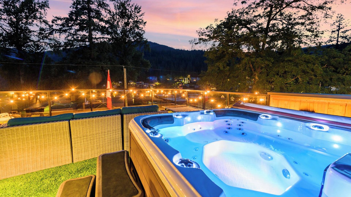 Cultus Lake House | Luxury House Right In Front of Cultus Lake w/Hot Tub & Paddleboards