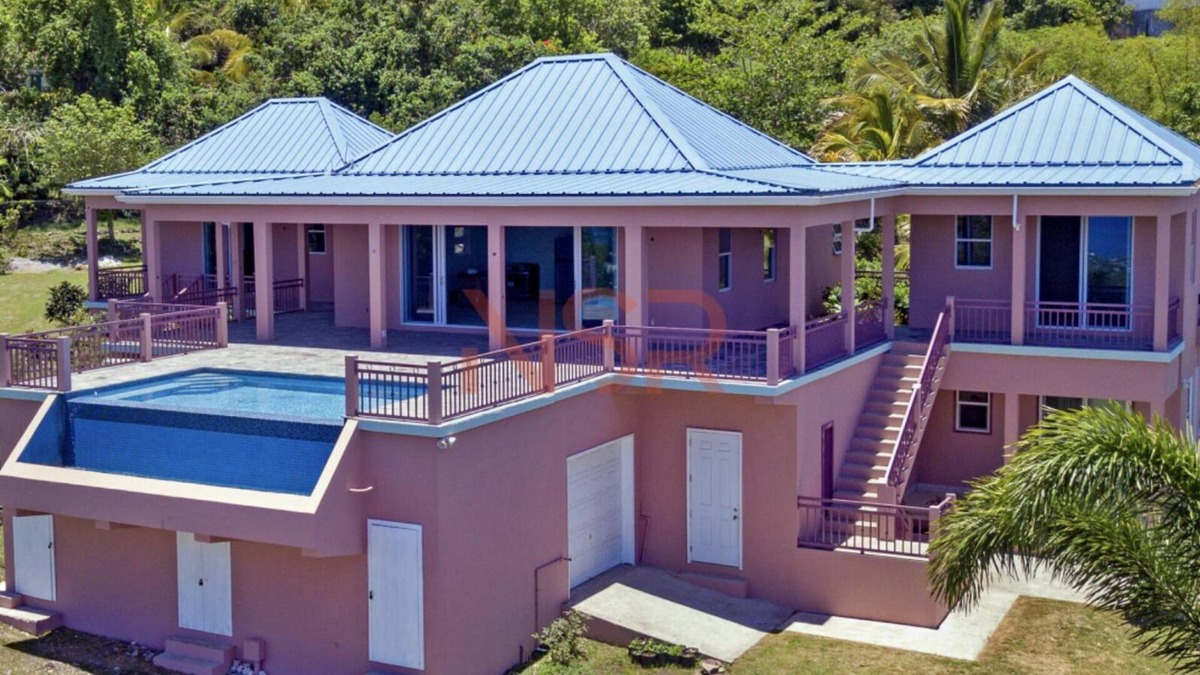 Pond Hill Villa | Luxury house with infinity pool