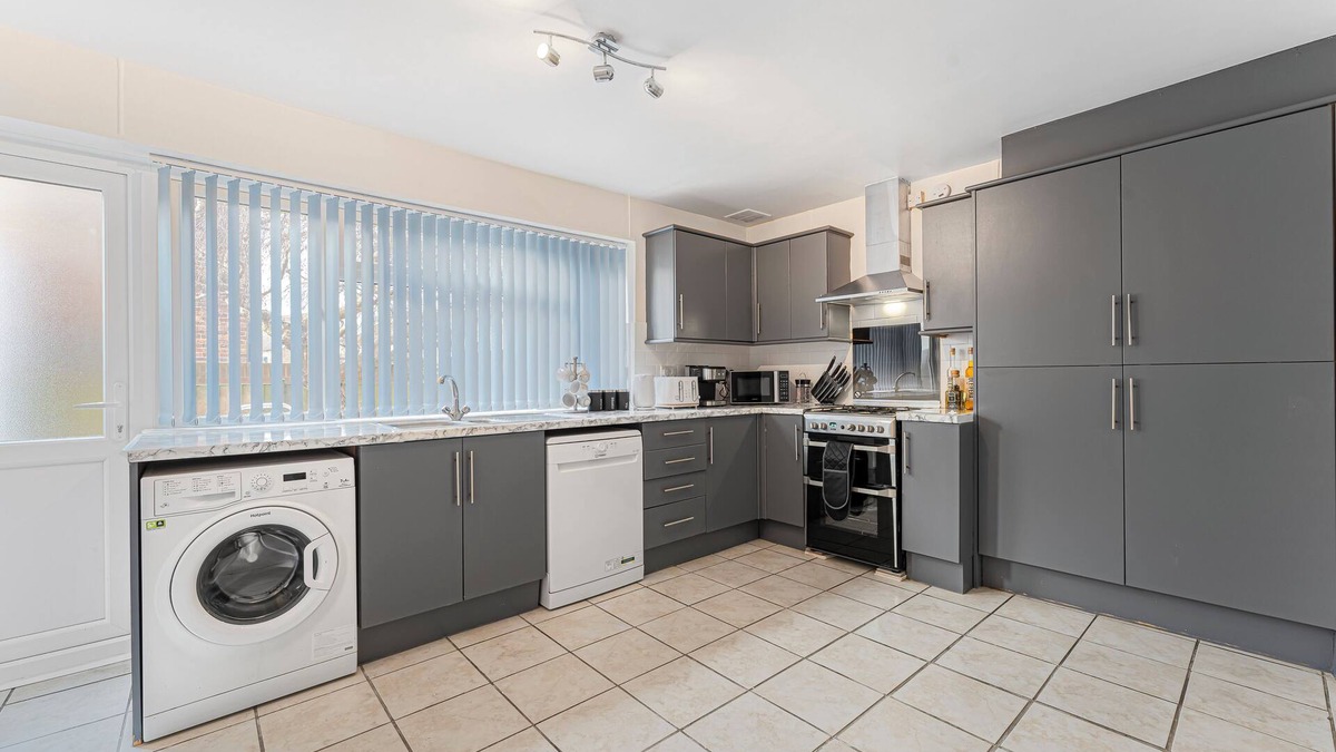 Yiewsley House | Luxury Hub a short ride from Heathrow