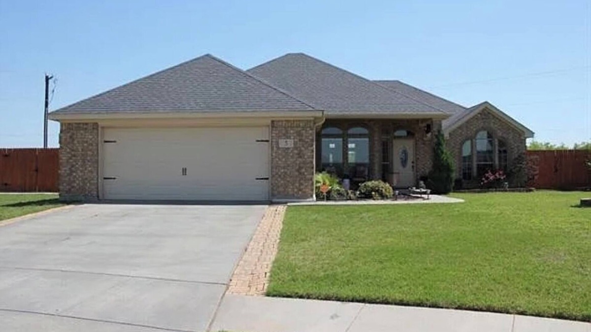 Wichita Falls House | Luxury huge 4br home, 2king, 1queen, triple bunk bed, 4TV with fence playground❣️