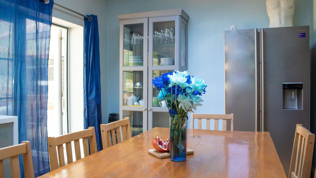 White Hart Lane House | Luxury Huge London Home sleeps12, 5bedrooms ,1 receptions , 2 gardens &breakfast