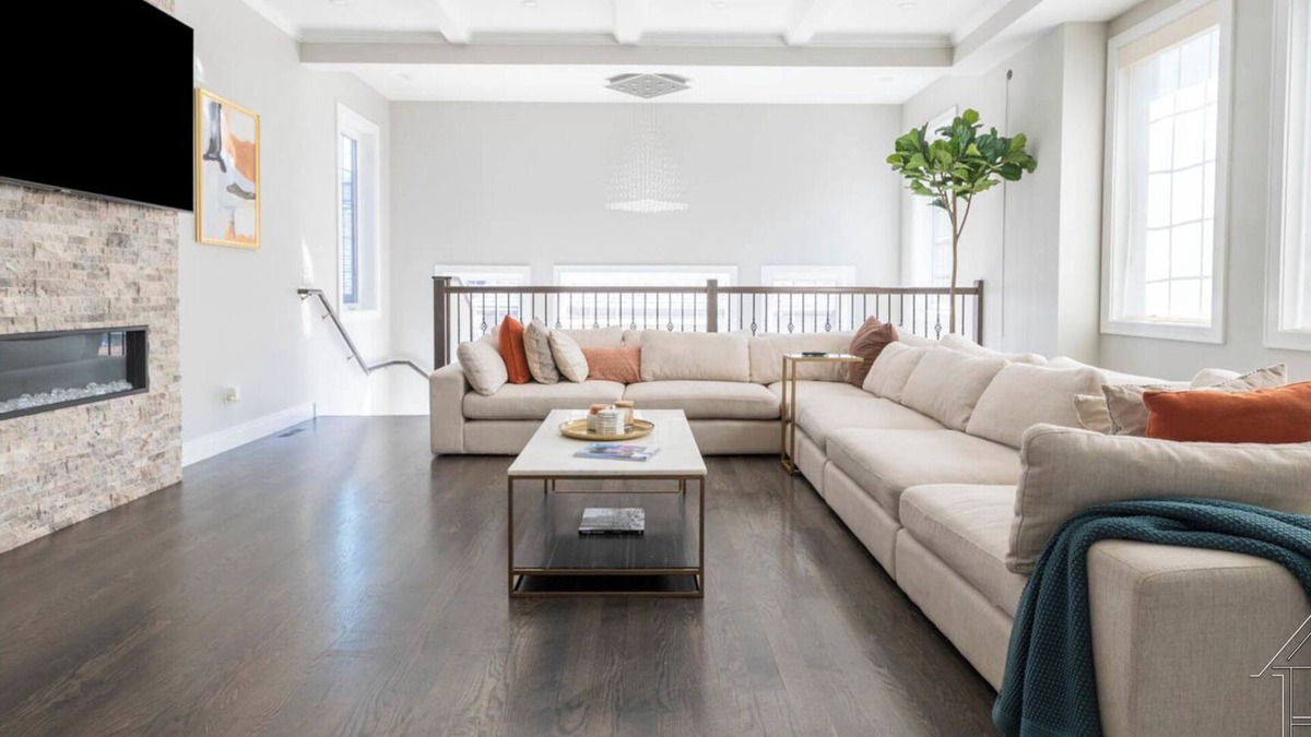 Grand Boulevard House | Luxury Hyde Park Haven- Perfect for families and digital nomads. Pet Friendly.