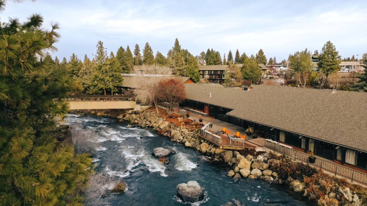 Boyd Acres Apartment | Luxury in Bend, OR | Guestroom + Nature Experience