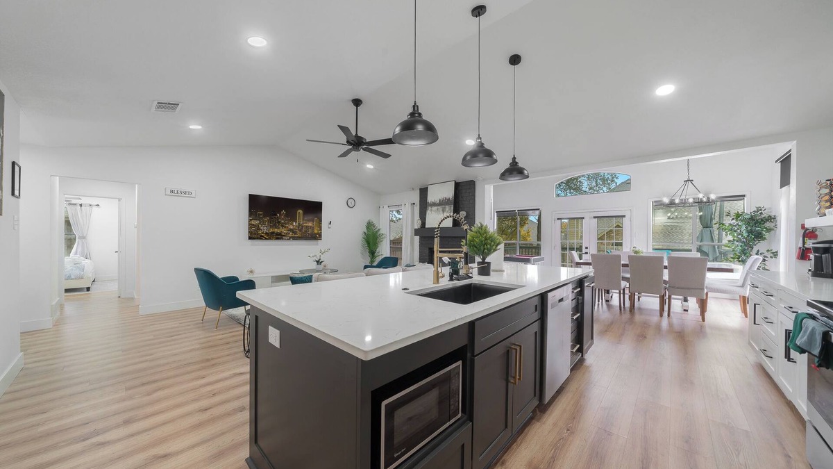 Euless House | Luxury in Euless - Close to DFW Airport and Cowboy Stadium