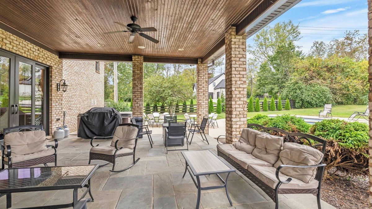 Lexington House | Luxury in Lexington - 9BR, 9BA, 5 Acres, Pool, Spa
