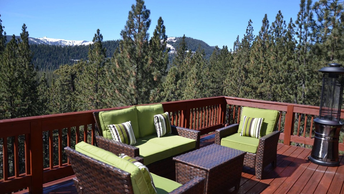 Truckee House | Luxury in prime location. Hot tub, games room with pool table. 4th night free.