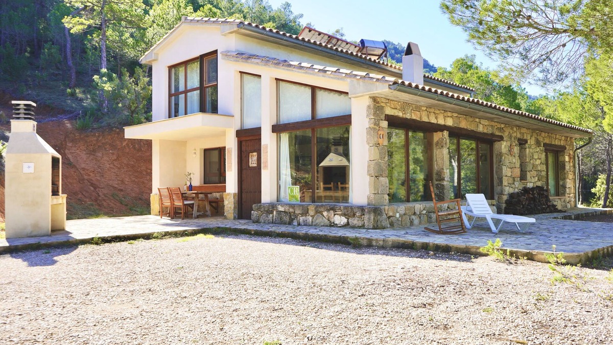 Valderrobres House | Luxury in the mountains - with a crystal-clear lake