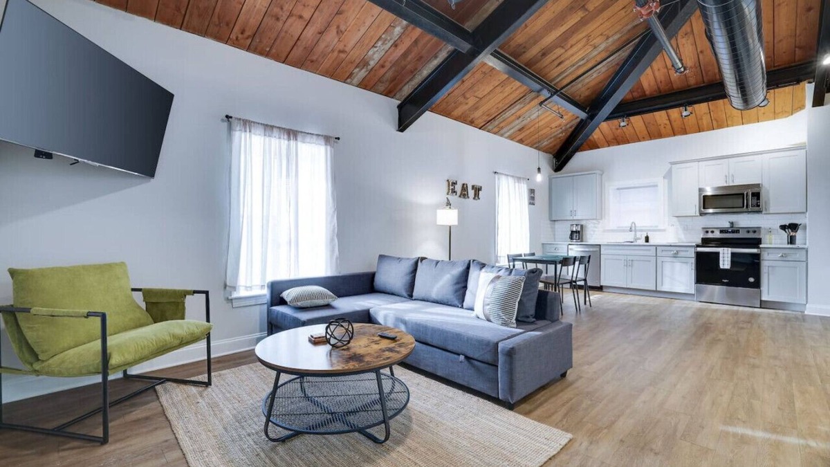 East Stroudsburg Apartment | Luxury Industrial Style Queen Suite