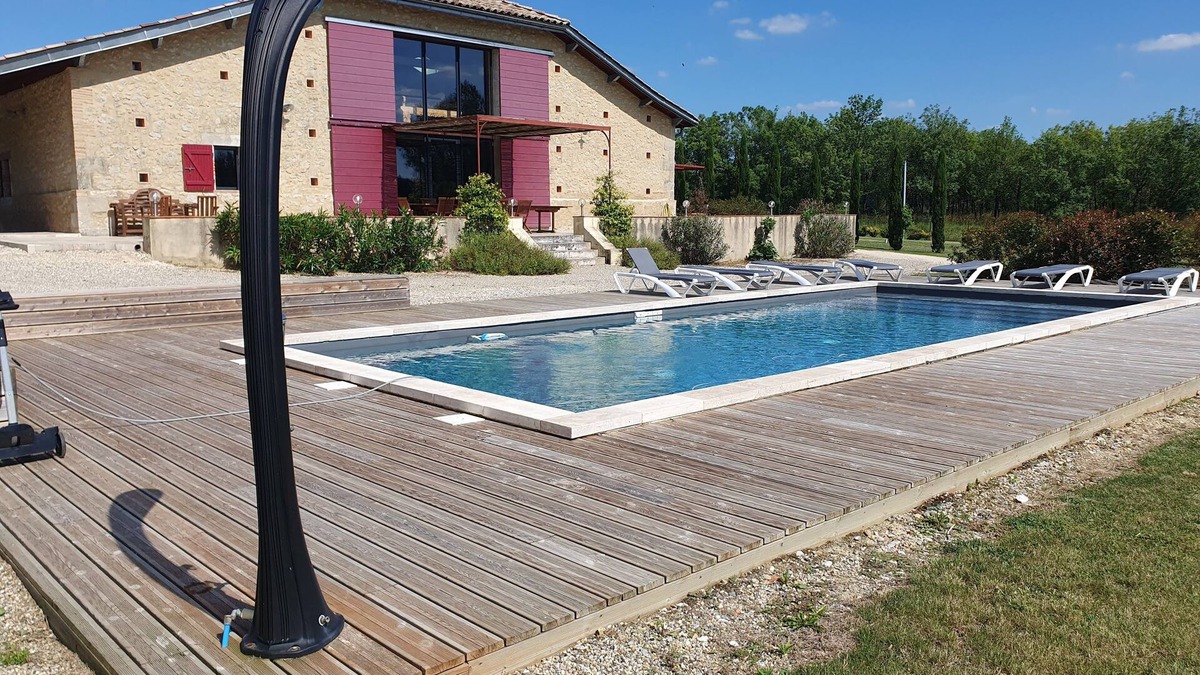 Villebramar House | LUXURY INDUSTRIAL-STYLE LOFT FOR 15 PEOPLE WITH SWIMMING POOL AND JACUZZI