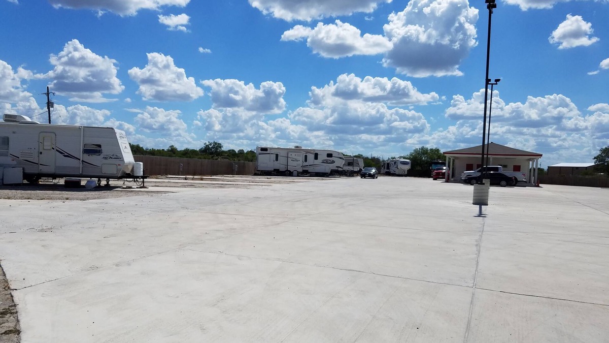 Kenedy Hotel | Luxury Inn & RV Park