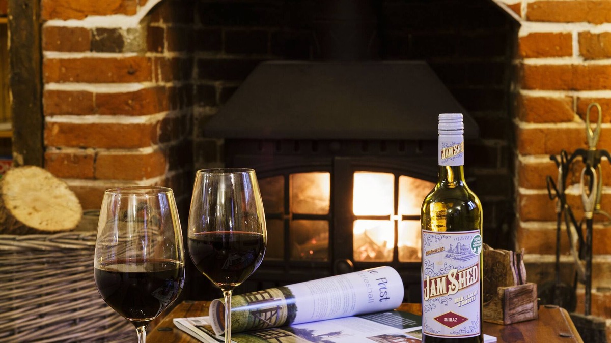 Stoke Ash Cottage | LUXURY: JACUZZI, SAUNA, FIREPLACE, DOGS WELCOME