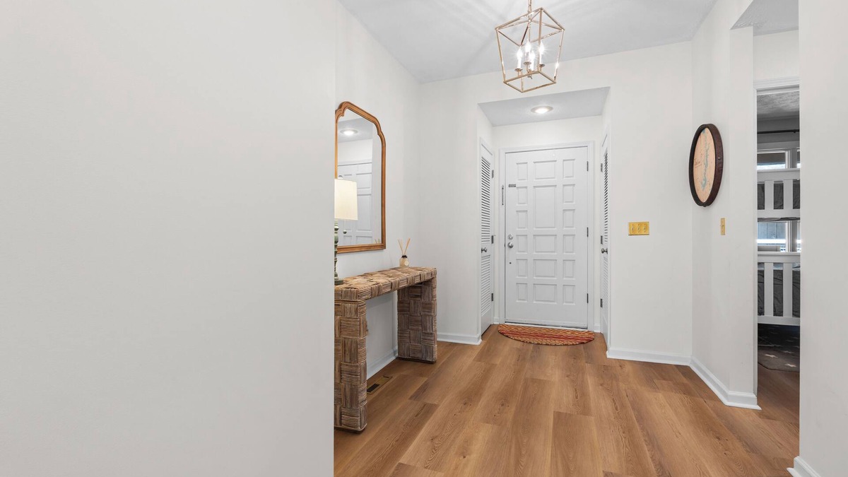 Salem Condo | Luxury Keowee Key Condo: Lakefront Retreat Near Clemson