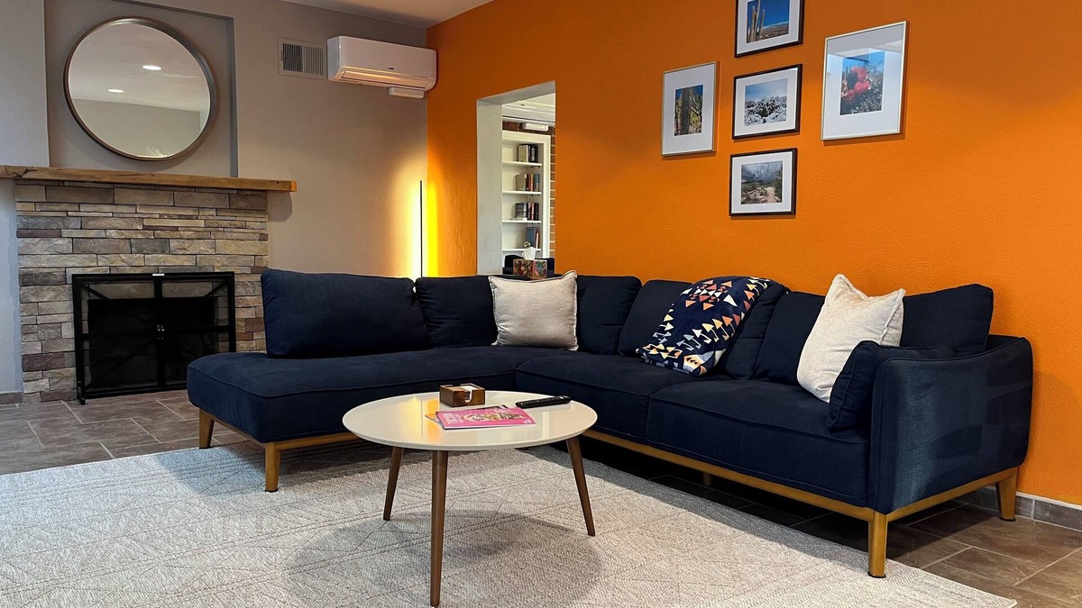 Jefferson Park House | Luxury King Bed w/Fast WiFi Near UA, Downtown Tucson, 4th Ave, Rialto and Fox