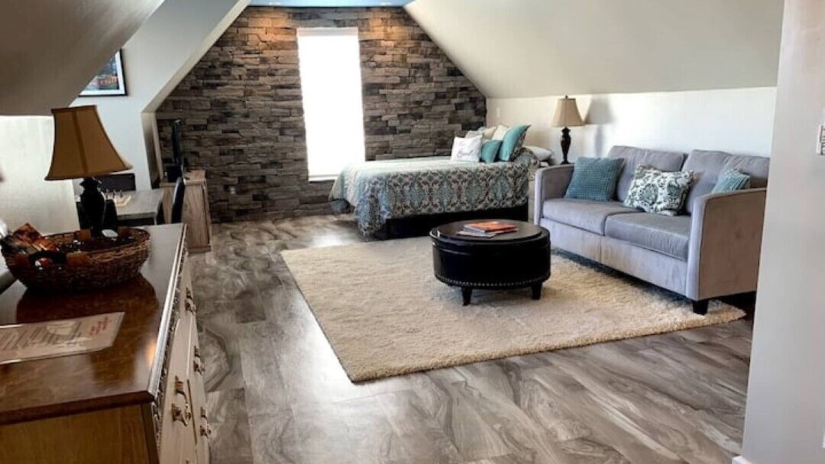 Batesville Apartment | Luxury King Guest Suite on Wine Trail Near Hiking!