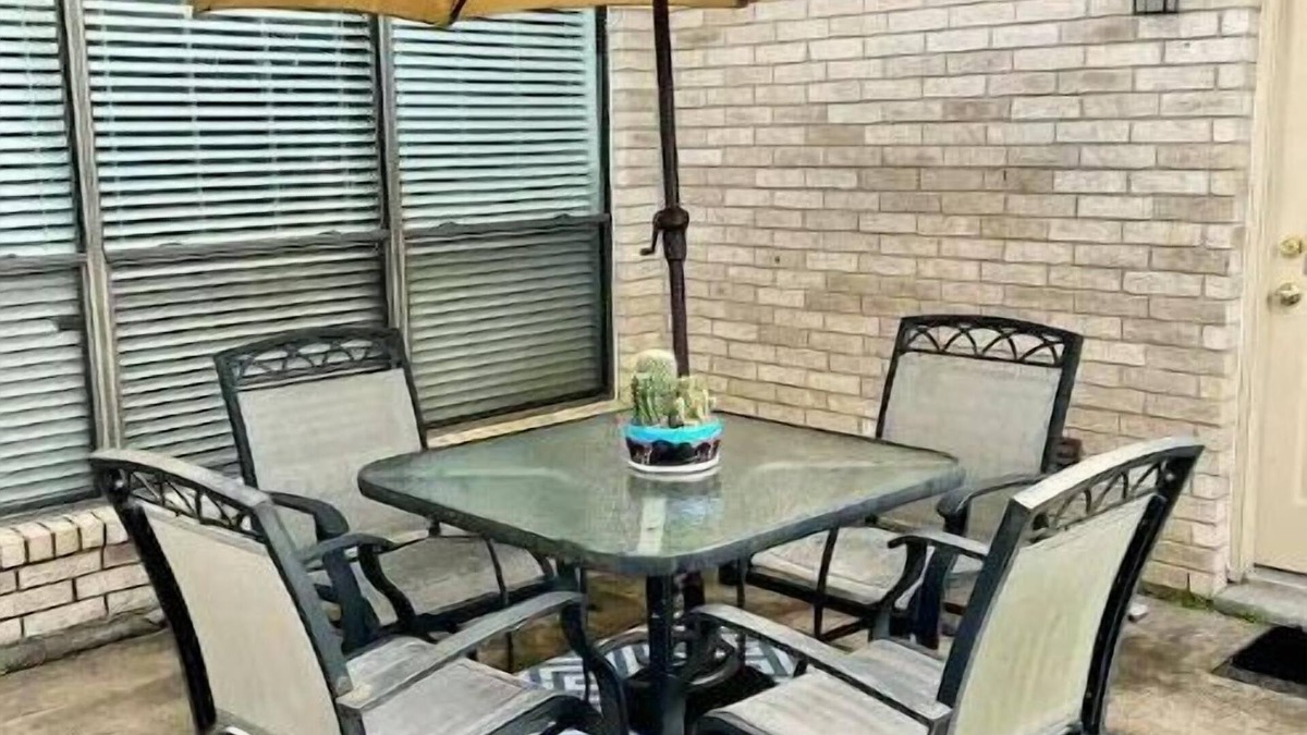 Barker House | Luxury, King Suite & Extras! Gameroom-Office-Gym