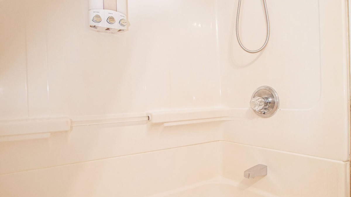 Waterbury Apartment | Luxury King Suite in Waterbury. 3 Bedroom. Essentials Close-By,