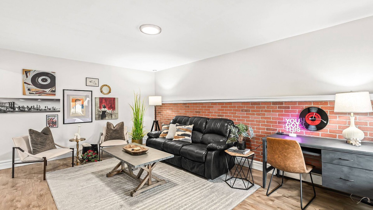 Mount Clemens Apartment | Luxury King Suite | Newly Renovated in Mt. Clemens