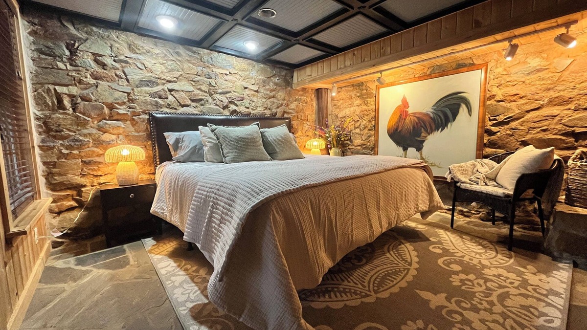 Blue Ridge Bed & Breakfast | Luxury King Suite w/Private Entrance & Slate Walk-In Shower
