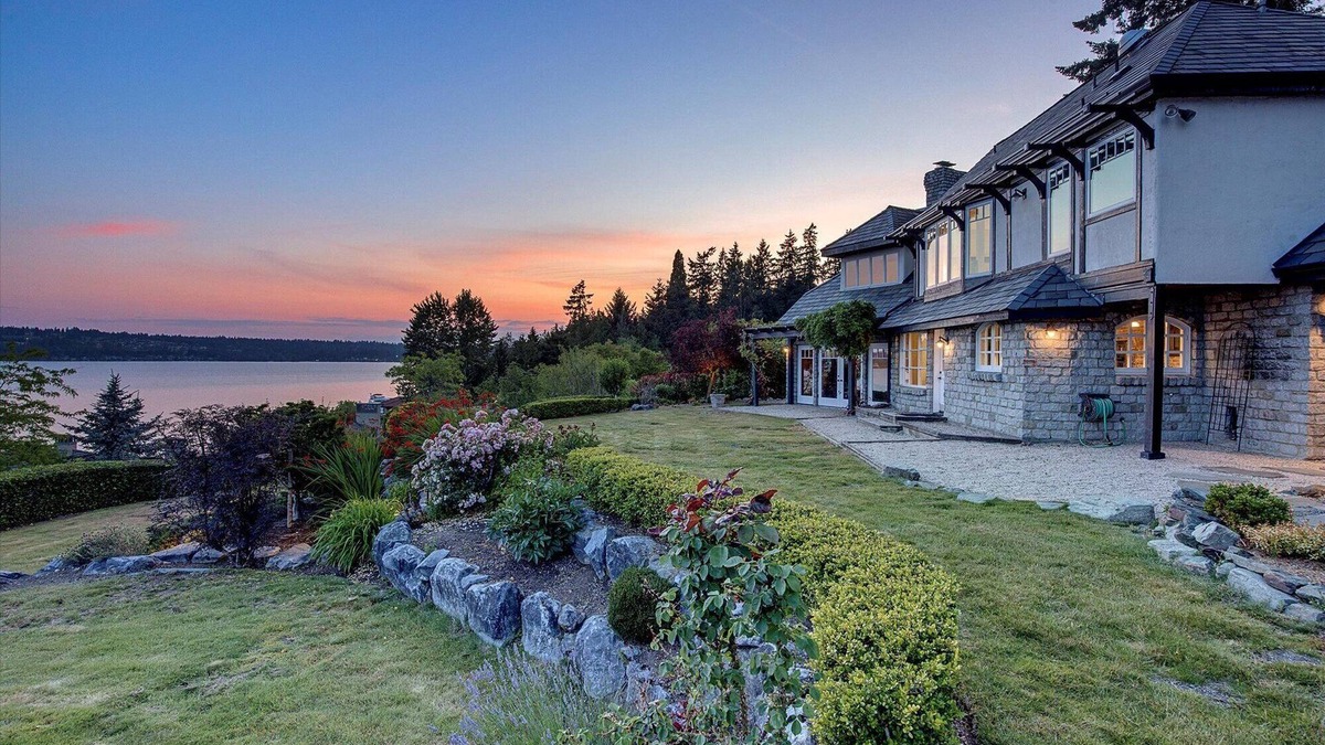 Inglewood-Finn Hill House | Luxury Kirkland House with Water Views and Sunsets