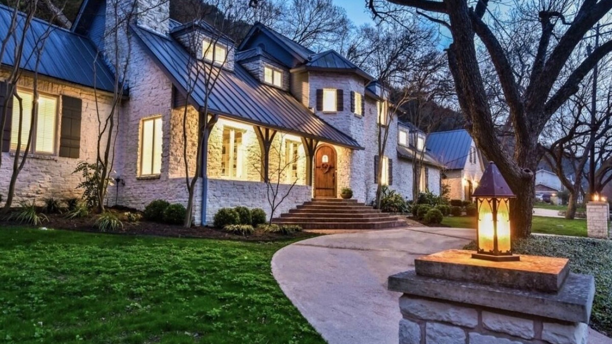 Rivercrest House | ⭐️Luxury Lake Austin: Brunch, Pool, Hot Tub, Waterfront Dock & Pizza Oven⭐️