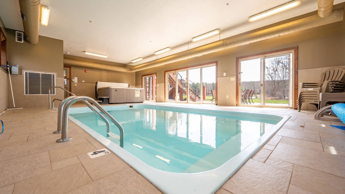Waterfront Greens House | Luxury Lake Escape w/Indoor Pool & Hot Tubs