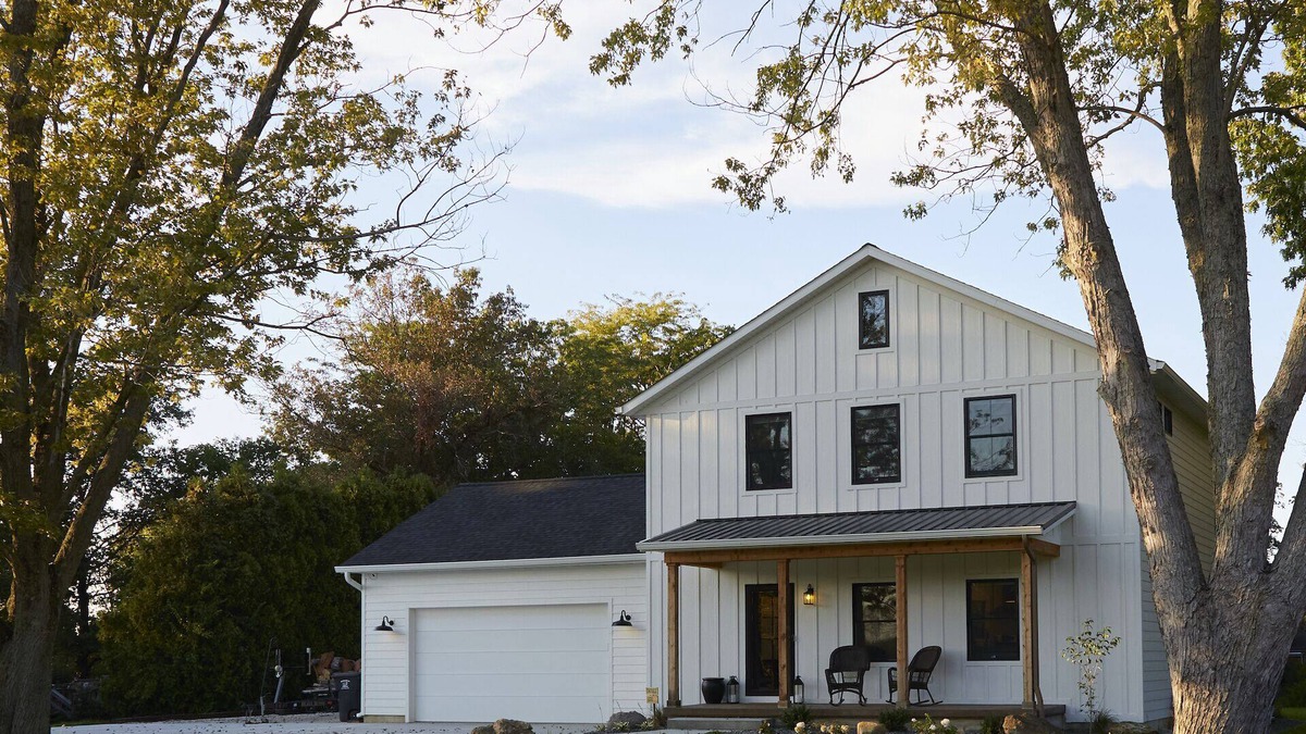 Effingham House | Luxury Lake Front Modern Farmhouse with GIANT Boat Dock!