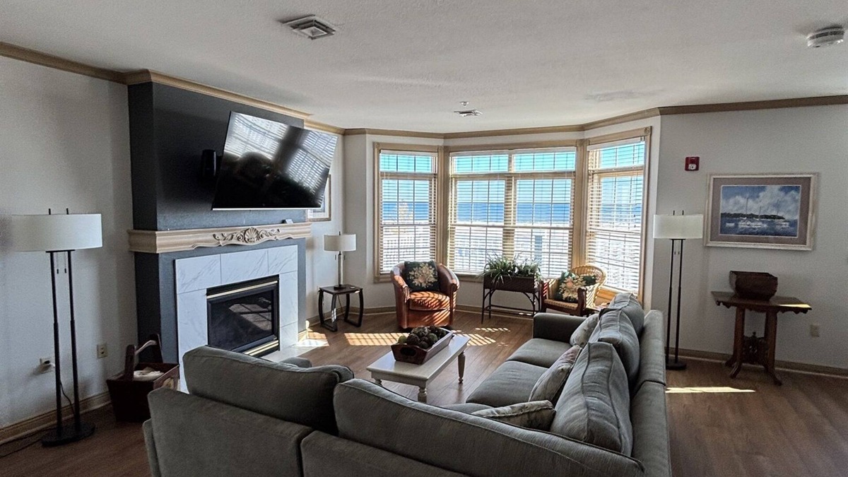 Sheboygan Condo | Luxury Lake Front Villa: Sleeps 12!