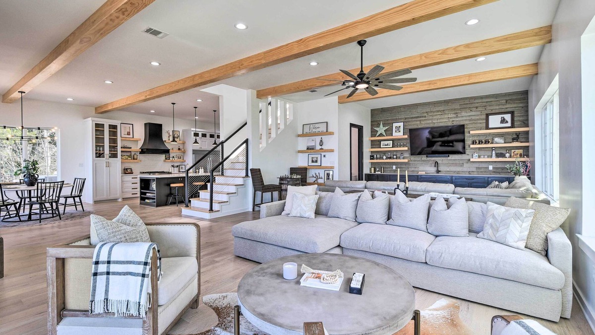Granbury House | Luxury Lake Granbury Cliffside Home w/Deck!