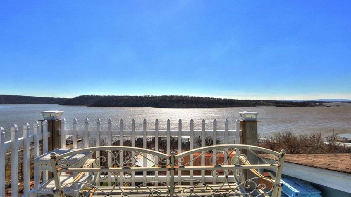 Texanna House | LUXURY LAKE HOME with Quick Access to Swimming Beaches and Boat Ramp